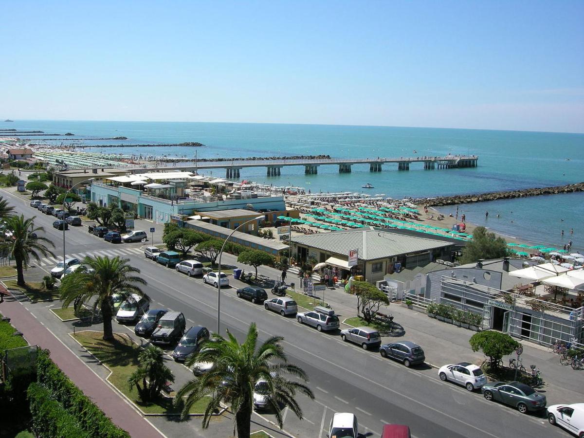 Casa Violetta Bed & Breakfast Marina di Massa Exterior photo