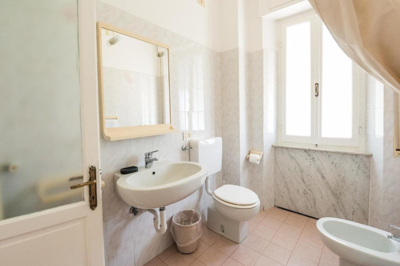 Casa Violetta Bed & Breakfast Marina di Massa Exterior photo