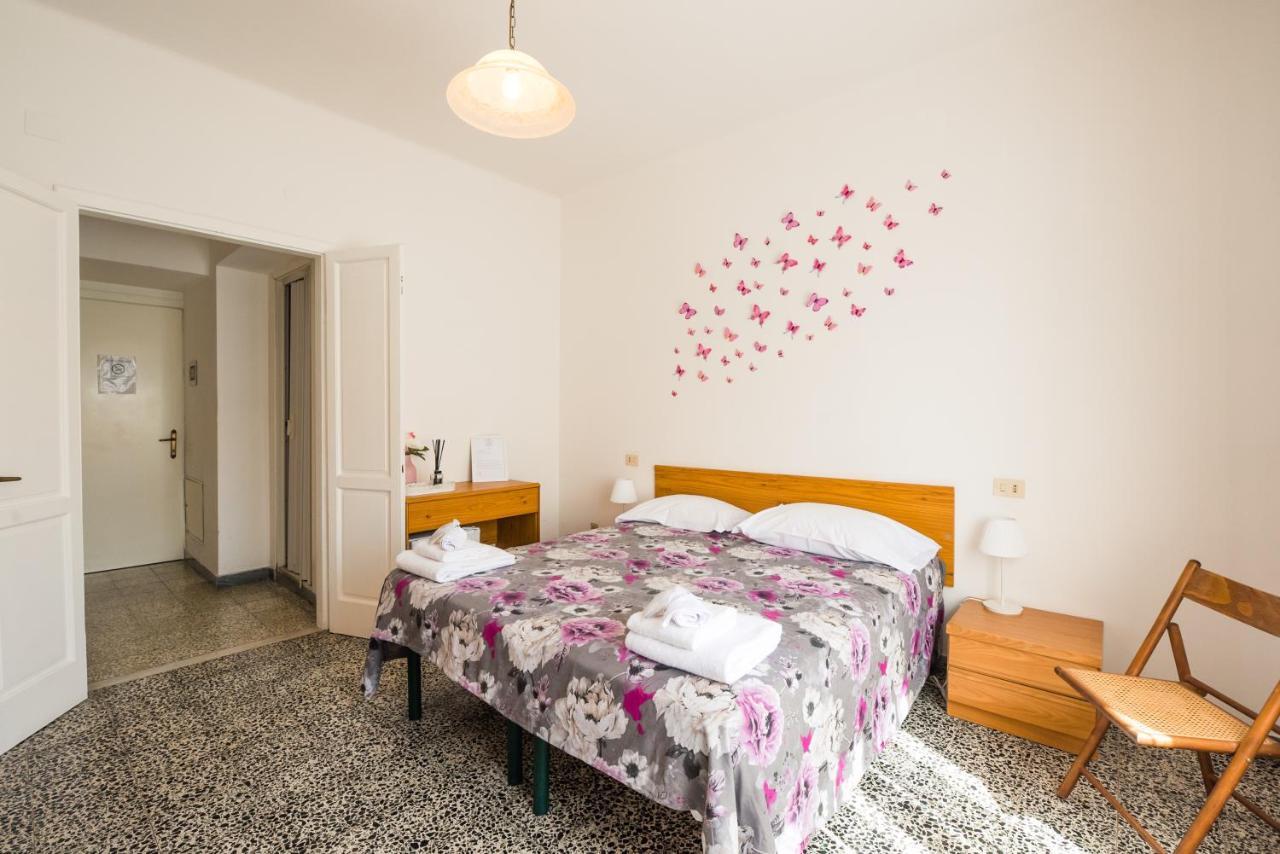 Casa Violetta Bed & Breakfast Marina di Massa Exterior photo