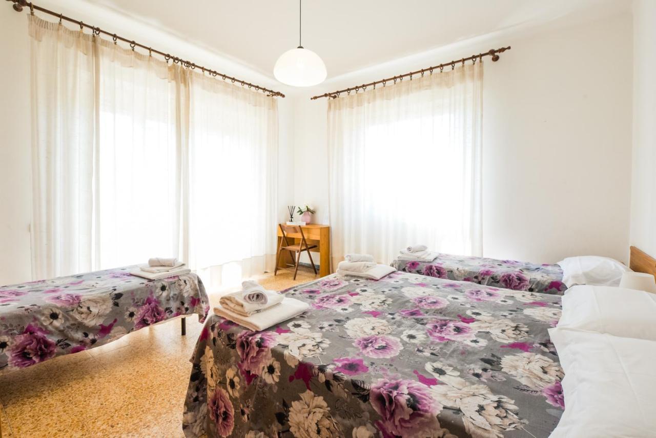 Casa Violetta Bed & Breakfast Marina di Massa Exterior photo