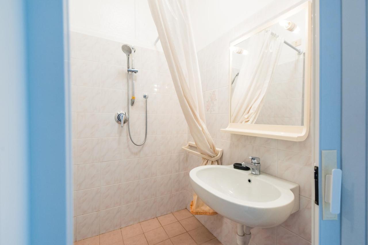 Casa Violetta Bed & Breakfast Marina di Massa Exterior photo